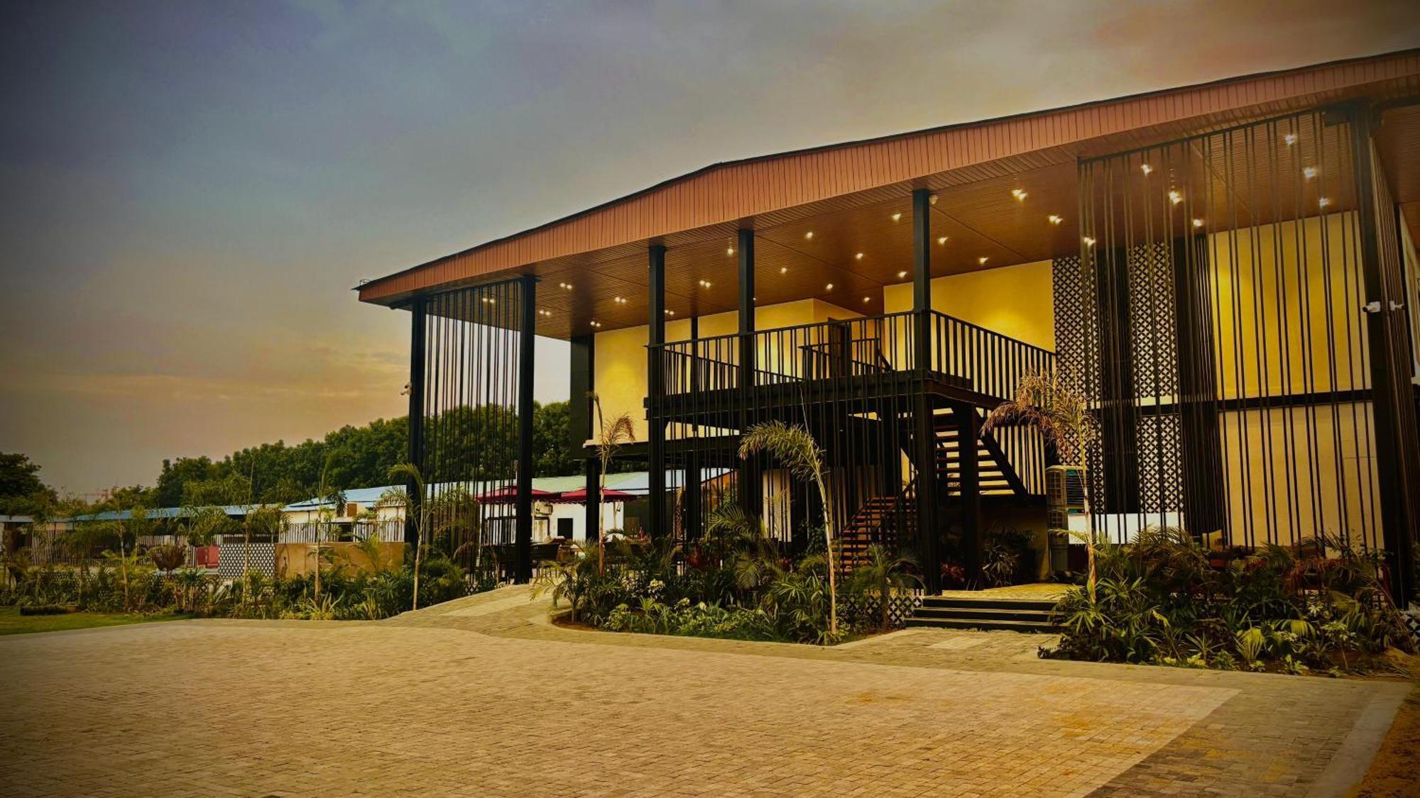 Vintclub Resort Lucknow Esterno foto